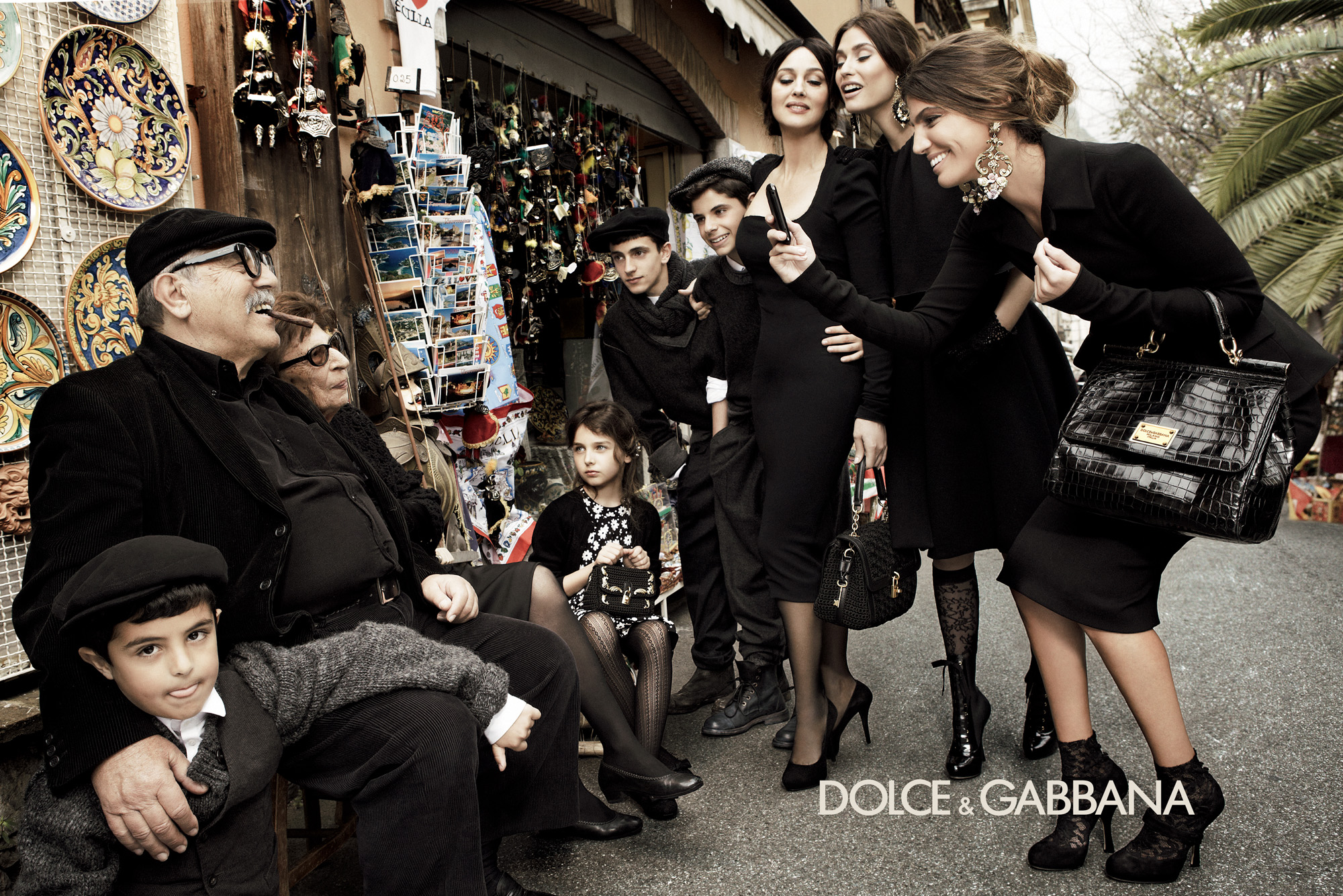 Реклама dolce gabbana. Бьянка Балти Дольче Габбана семья.